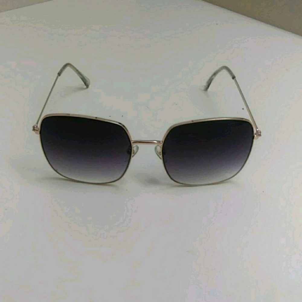 Gold wire sunglasses